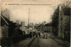 CPA DOMFRONT Carrefour du Bassin rue du Champ-de-Foire (868640)