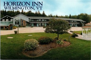 CONTINENTAL SIZE POSTCARD THE HORIZON INN AT WILMINGTON VERMONT