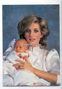 er0108 - 1st official - Prince Henry in Mother Diana's Arms, Portrait - postcard