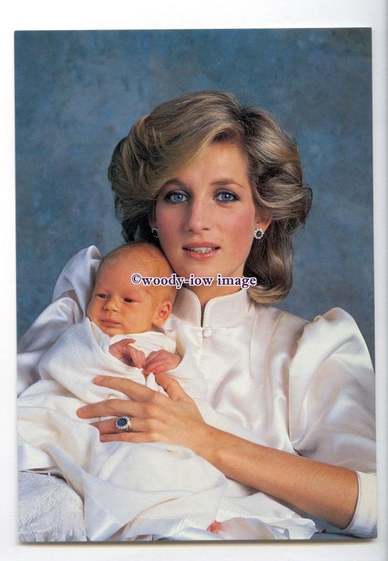 er0108 - 1st official - Prince Henry in Mother Diana's Arms, Portrait - postcard