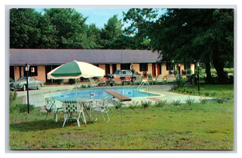 Poolside Beaufort Courts Motel Beaufort South Carolina SC Chrome Postcard M18