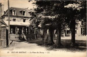 CPA Ile de BRÉHAT-La Place du Bourg (230503)