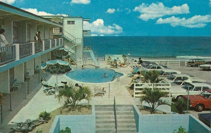 Postcard: Virginia Beach, Virginia - Aeolus Resort Motel, Ocean Front Unposted 