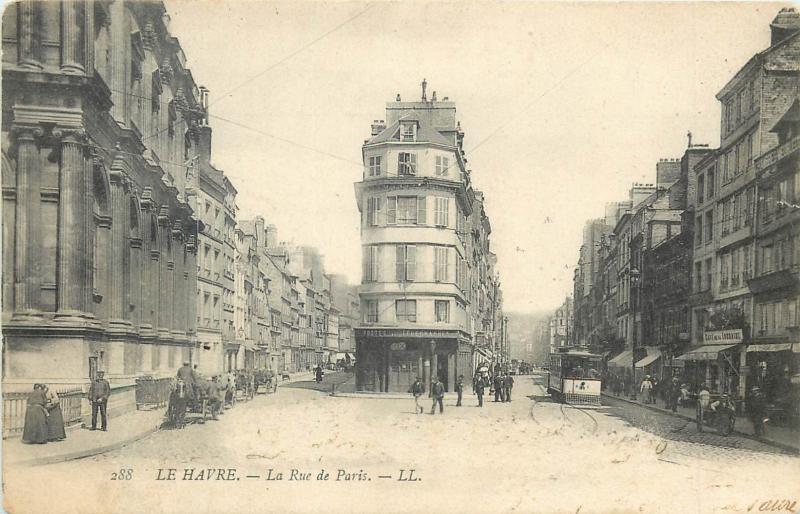 France Le Havre rue de Paris tram magasins stores