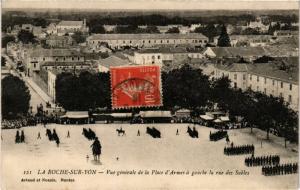 CPA La ROCHE-sur-YON Vue générale de la Place d'Armes a gauche (393935)