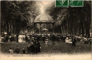 CPA COMPIEGNE La Musique dans le Parc (377726)