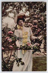 Pretty Victorian Woman In Gardens Postcard M28