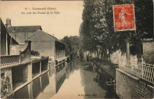 CPA VERNEUIL-sur-AVRE Un Coin des Fosses de la Ville (1160501)