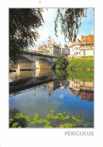 BF272 perigueux reflets dans les caux de l isle france