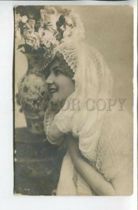 462411 Actress BELLE in Openwork shawl Flowers FASHION Vintage PHOTO postcard