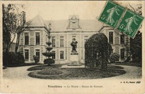 CPA VENDOME - Le Musée - Statue de Ronsart (127728)