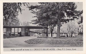 Postcard Cresco's Deluxe Motel Hwy 9 E Cresco Iowa