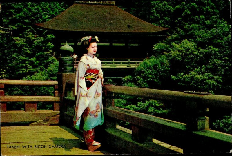 MIN0730 japan far east asia kyoto maiko types ethnics folk costume kimono 