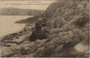 CPA Rotheneuf Ermite sculptant les Rochers (1236814)