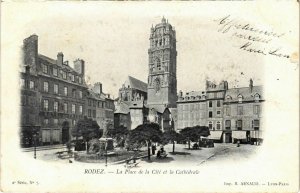 CPA RODEZ - La Place de la Cite et le Cathédrale (109536)