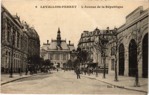 CPA Levallois Perret Avenue de la Republique (1311052)