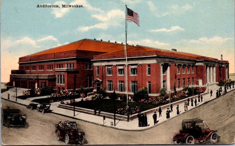 Postcard Auditorium, Automobiles, People in Milwaukee, Wisconsin