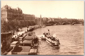 Thames Embankment London England River-Walk Boat Monument Postcard