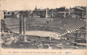 B98332 arles vue d ensemble des ruines du theatre antique france