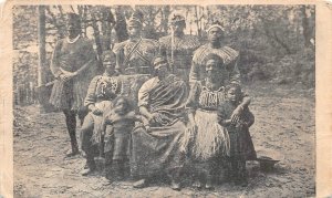 AFRICAN FAMILY BLACK AMERICANA FRANCE POSTCARD (c. 1910)