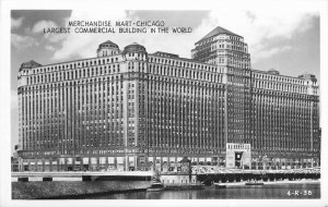 Chicago Illinois 1950s Merchandise Mart boats RPPC Photo Postcard 21-10289