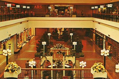 RI - Warwick, Midland Mall 1969- Interior