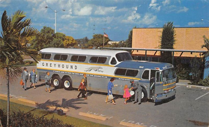 America's favorite bus: the super Scenicruiser Bus 1963 