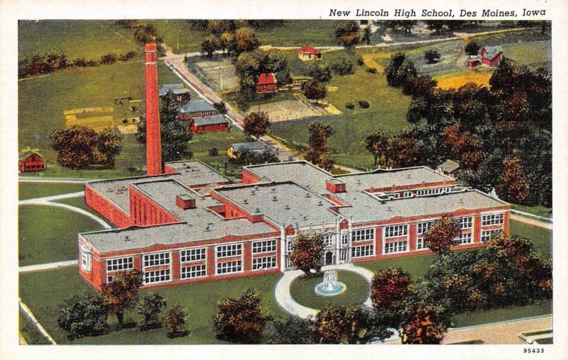 DES MOINES, IA Iowa    NEW LINCOLN HIGH SCHOOL~Birds Eye View   c1940's Postcard