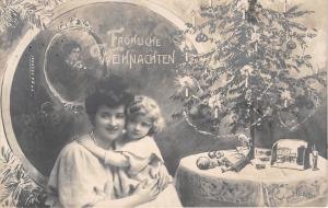 BG20194 woman with girl toy  fir  weihnachten christmas germany