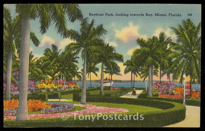 Bayfront Park, looking towards Bay