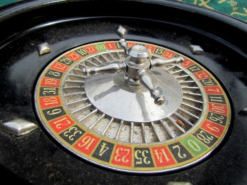 VINTAGE 1940s GAME ROULETTE WHEEL