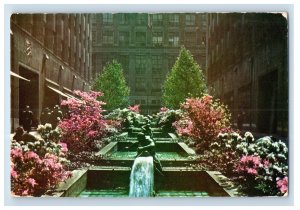 Vintage Rockefeller Center Pomenade, NY. Original Vintage Postcard P26E