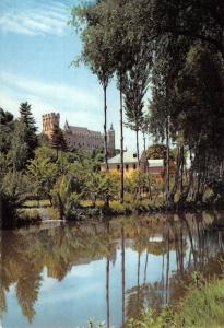 BR71080 the alcazar castle reflected on river eresma   segovia spain