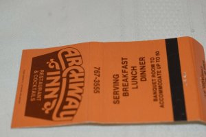 Archway Inn Chicago Illinois Orange 30 Strike Matchbook