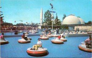 Postcard CA Disneyland - Tomorrowland Flying Saucers