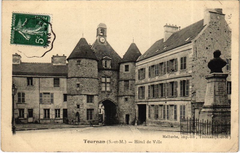 CPA TOURNAN-en-BRIE Hotel de Ville (1320434)