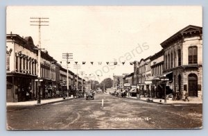 J90/ Independence Iowa RPPC Postcard c1922 Main Street Stores  274