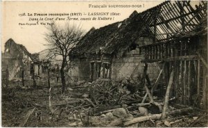 CPA Lassigny - Dans la Cour d'une Ferme - Ruines - 1917 (1032553)