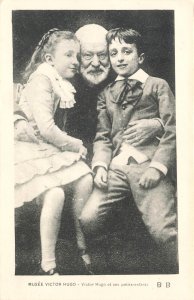 Muse'e Victor Hugo With Boy & Girl, RARE Postcard