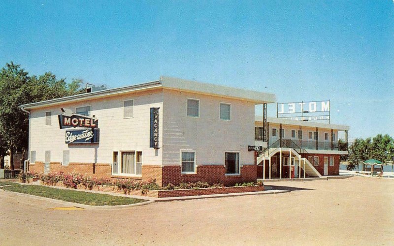 EDGEWATER MOTEL Chamberlain, SD Brule County Roadside c1950s Vintage Postcard