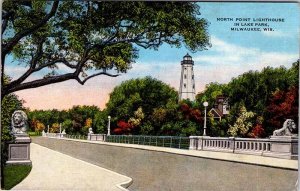 Postcard LIGHTHOUSE SCENE Milwaukee Wisconsin WI AM2369