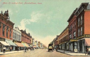 MARSHALLTOWN, Iowa IA   MAIN STREET SCENE~EAST  Eooks~Hull 1909 Vintage Postcard