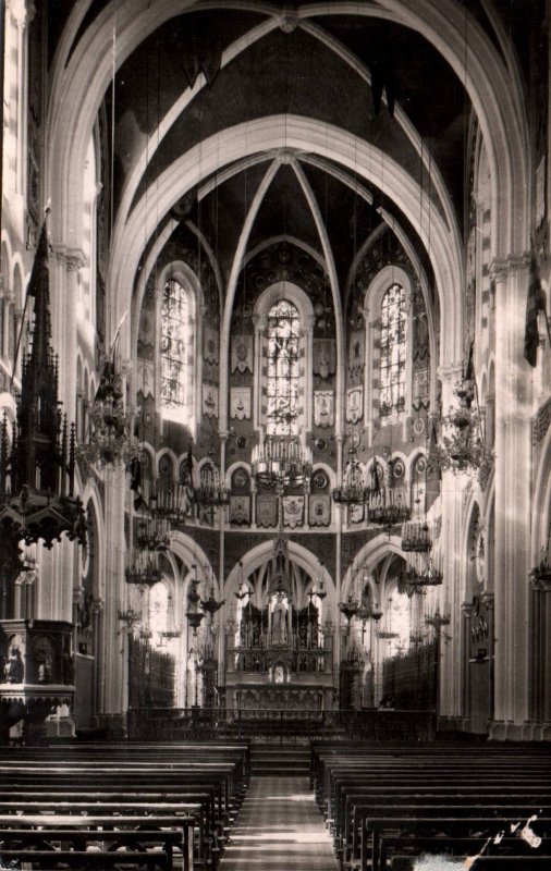 Interieur de la Basilique,Lourdes,France BIN