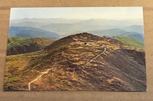 VINTAGE UNUSED POSTCARD - AIR VIEW OF THE SUMMIT OF MT WASHINGTON, N.H.