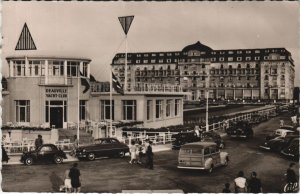 CPA DEAUVILLE Le Yacht-Club et l'Hotel Royal (1229143)