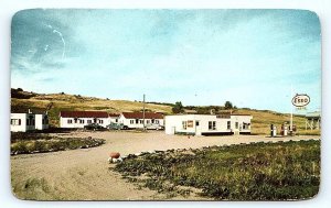 LUMSDEN, Sask. Canada ~ HILLSIDE CABINS & ESSO GAS c1950s Cars Roadside Postcard