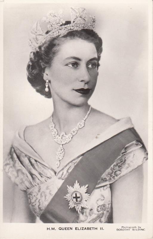 England Royalty Her Majesty Queen Elisabeth II Photograph by Dorothy Wilding
