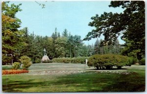 Postcard - Atkinson Common - Newburyport, Massachusetts