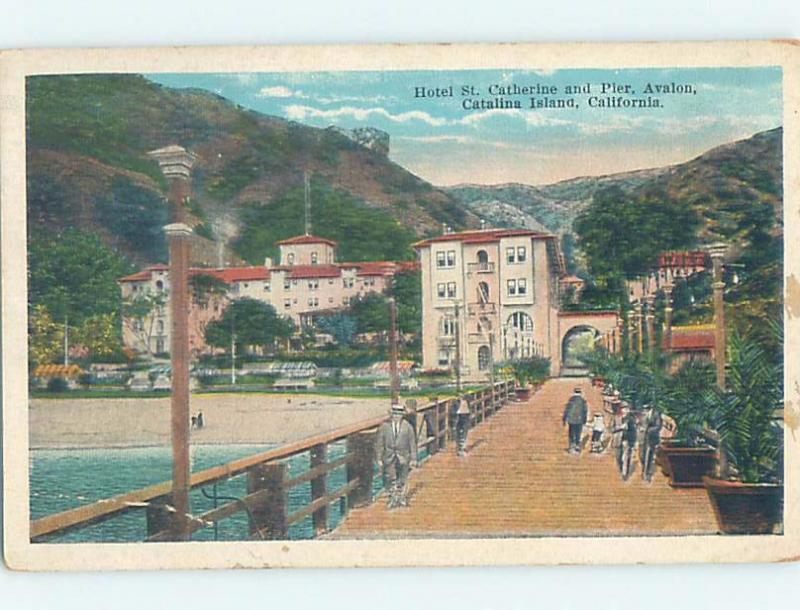 W-Border PEOPLE ON PIER AT SAINT CATHERINE HOTEL Catalina California CA B4595