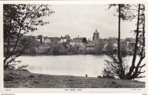 RP: DISS , Norfolk , England , 1957 ; The Mere